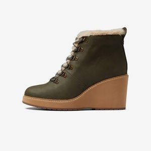 NWT TOMS MELROSE BOOTS. olive green